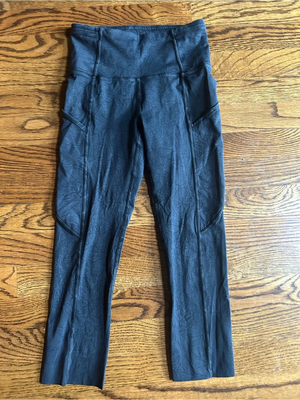 Lululemon Size 2 Black Textured Capri Leggings High Rise Side Pocket 19” Inseam